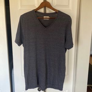AG mens v neck shirt size medium